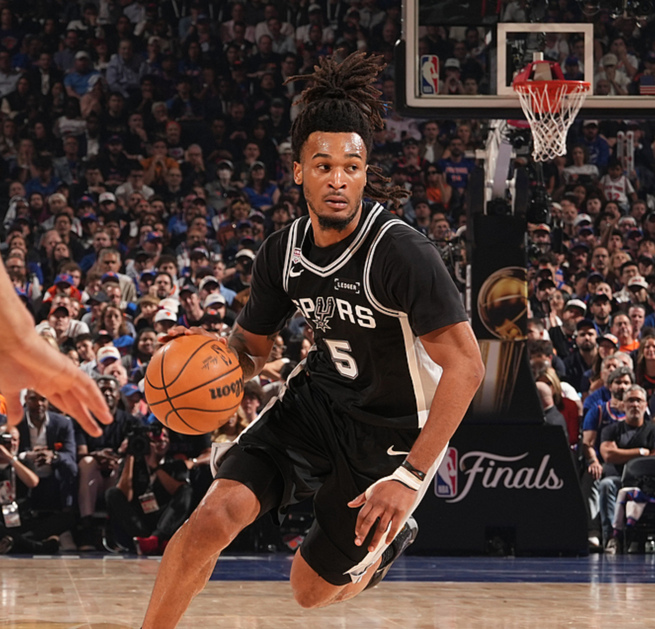 NBA流言汇总:雄鹿绿军围绕字母谈判 布朗去第三方