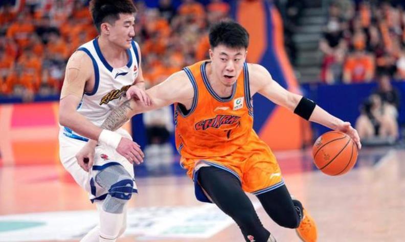 至于吗？马刺老板儿子社媒评论，提醒福克斯妻子即将卷铺盖走人