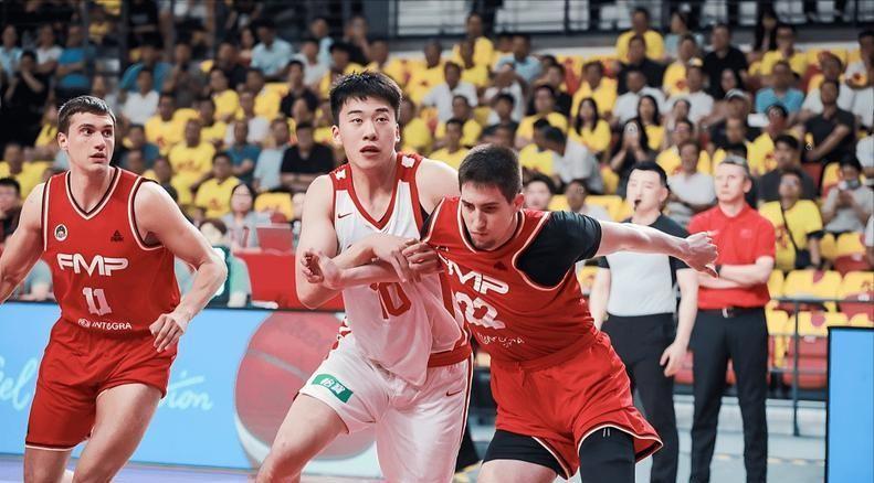 ESPN记者：湖人队内部人士暗示詹姆斯父子可能一起转投新球队