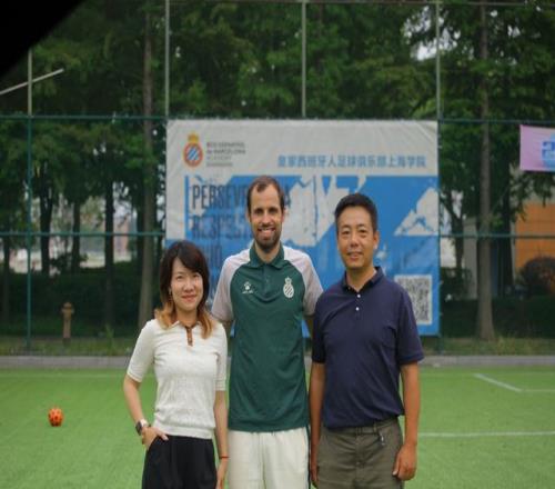 莱万谢幕战建功难救主,巴萨1